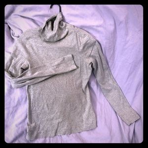 Grey three dots turtleneck